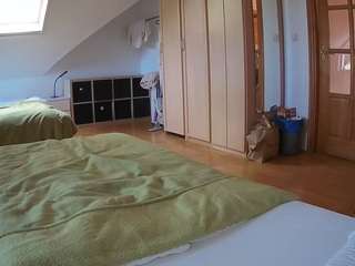 voyeurcam-julmodels-bed-1