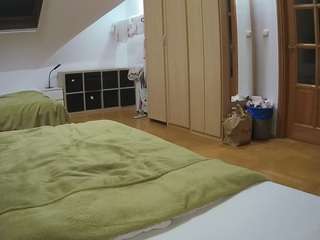 voyeurcam-julmodels-bed-1