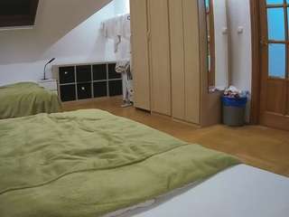 voyeurcam-julmodels-bed-1