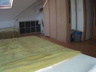 voyeurcam-julmodels-bed-1