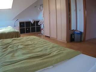 voyeurcam-julmodels-bed-1