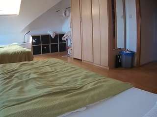 voyeurcam-julmodels-bed-1