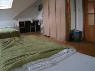 voyeurcam-julmodels-bed-1