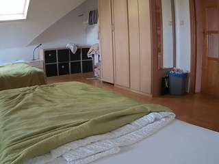 voyeurcam-julmodels-bed-1
