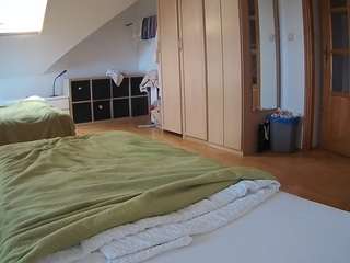 voyeurcam-julmodels-bed-1