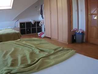 voyeurcam-julmodels-bed-1
