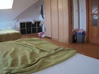 voyeurcam-julmodels-bed-1