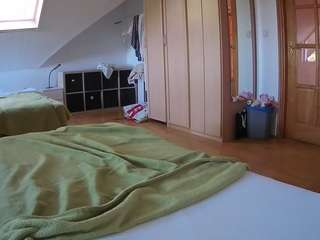 voyeurcam-julmodels-bed-1