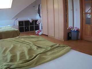 voyeurcam-julmodels-bed-1