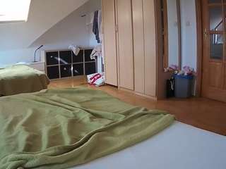 voyeurcam-julmodels-bed-1