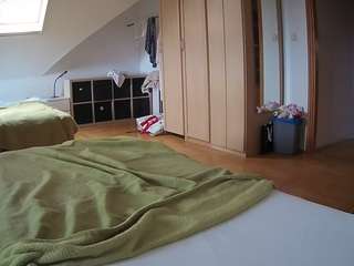voyeurcam-julmodels-bed-1