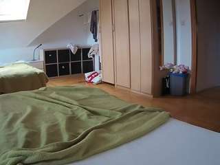 voyeurcam-julmodels-bed-1