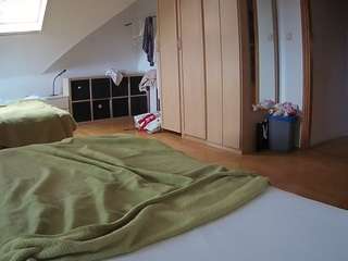 voyeurcam-julmodels-bed-1