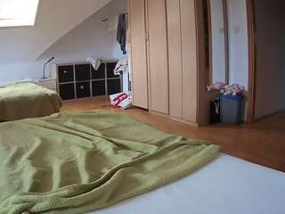voyeurcam-julmodels-bed-1