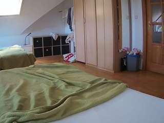 voyeurcam-julmodels-bed-1