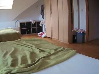 voyeurcam-julmodels-bed-1