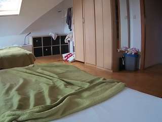 voyeurcam-julmodels-bed-1
