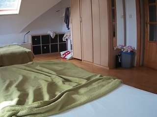 voyeurcam-julmodels-bed-1