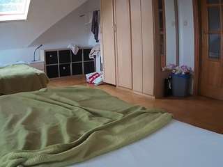 voyeurcam-julmodels-bed-1