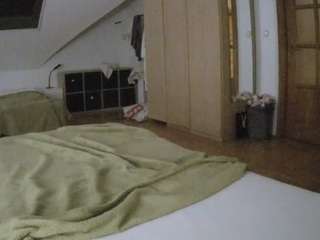 voyeurcam-julmodels-bed-1 Thumb Image