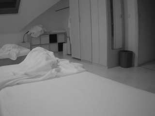 voyeurcam-julmodels-bed-1 Webcam Model Profile
