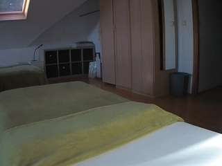 voyeurcam-julmodels-bed-1