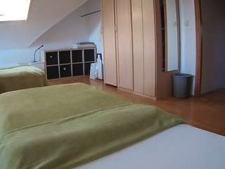 voyeurcam-julmodels-bed-1