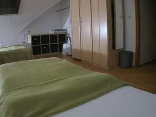 voyeurcam-julmodels-bed-1