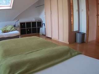 voyeurcam-julmodels-bed-1