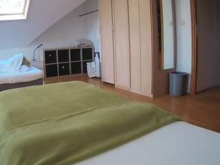 voyeurcam-julmodels-bed-1
