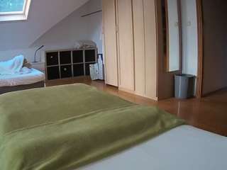 voyeurcam-julmodels-bed-1