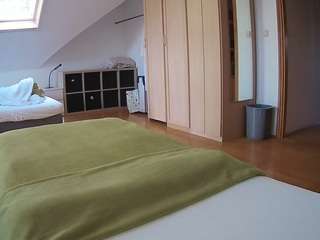 voyeurcam-julmodels-bed-1