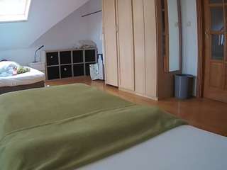 voyeurcam-julmodels-bed-1