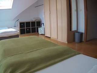 voyeurcam-julmodels-bed-1