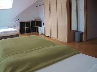 voyeurcam-julmodels-bed-1