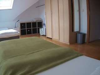 voyeurcam-julmodels-bed-1