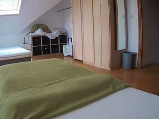 voyeurcam-julmodels-bed-1