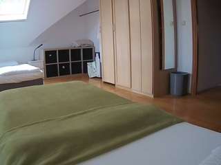 voyeurcam-julmodels-bed-1