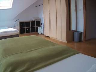 voyeurcam-julmodels-bed-1