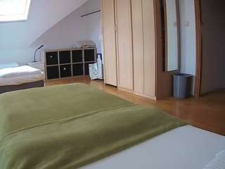 voyeurcam-julmodels-bed-1