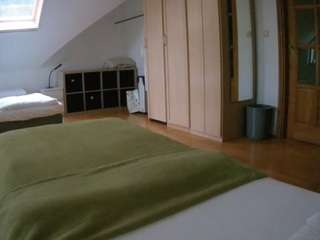 voyeurcam-julmodels-bed-1