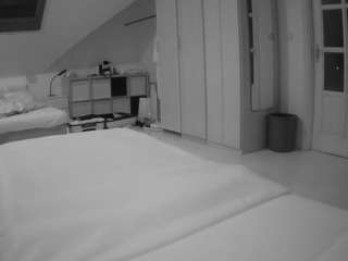voyeurcam-julmodels-bed-1