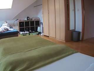 voyeurcam-julmodels-bed-1