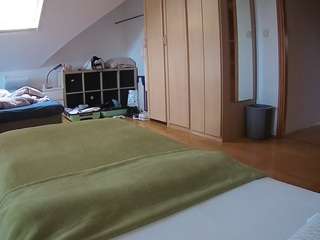voyeurcam-julmodels-bed-1