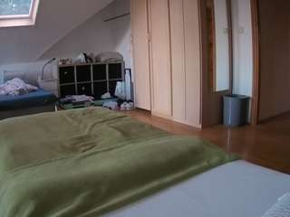 voyeurcam-julmodels-bed-1