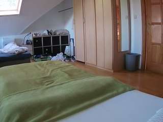voyeurcam-julmodels-bed-1 camsoda