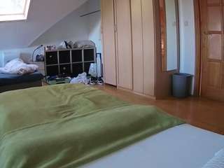 voyeurcam-julmodels-bed-1 camsoda