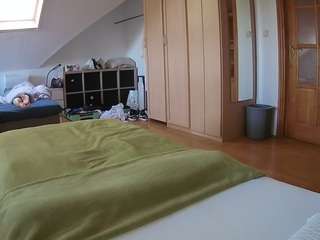 voyeurcam-julmodels-bed-1 camsoda