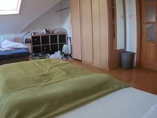 voyeurcam-julmodels-bed-1 camsoda
