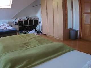voyeurcam-julmodels-bed-1 camsoda